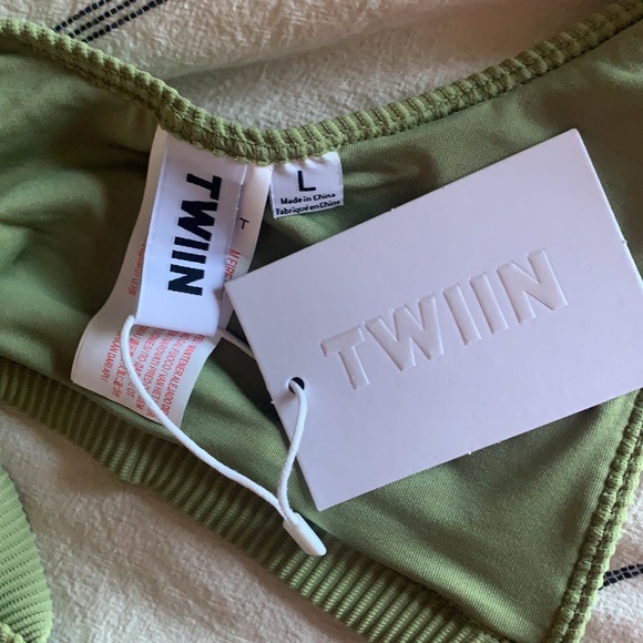 Twin Sleeveless Crop Top Green Size Large - Picture 3 of 3